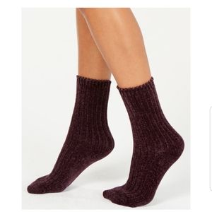 Hue Chenille Plush Boot Socks